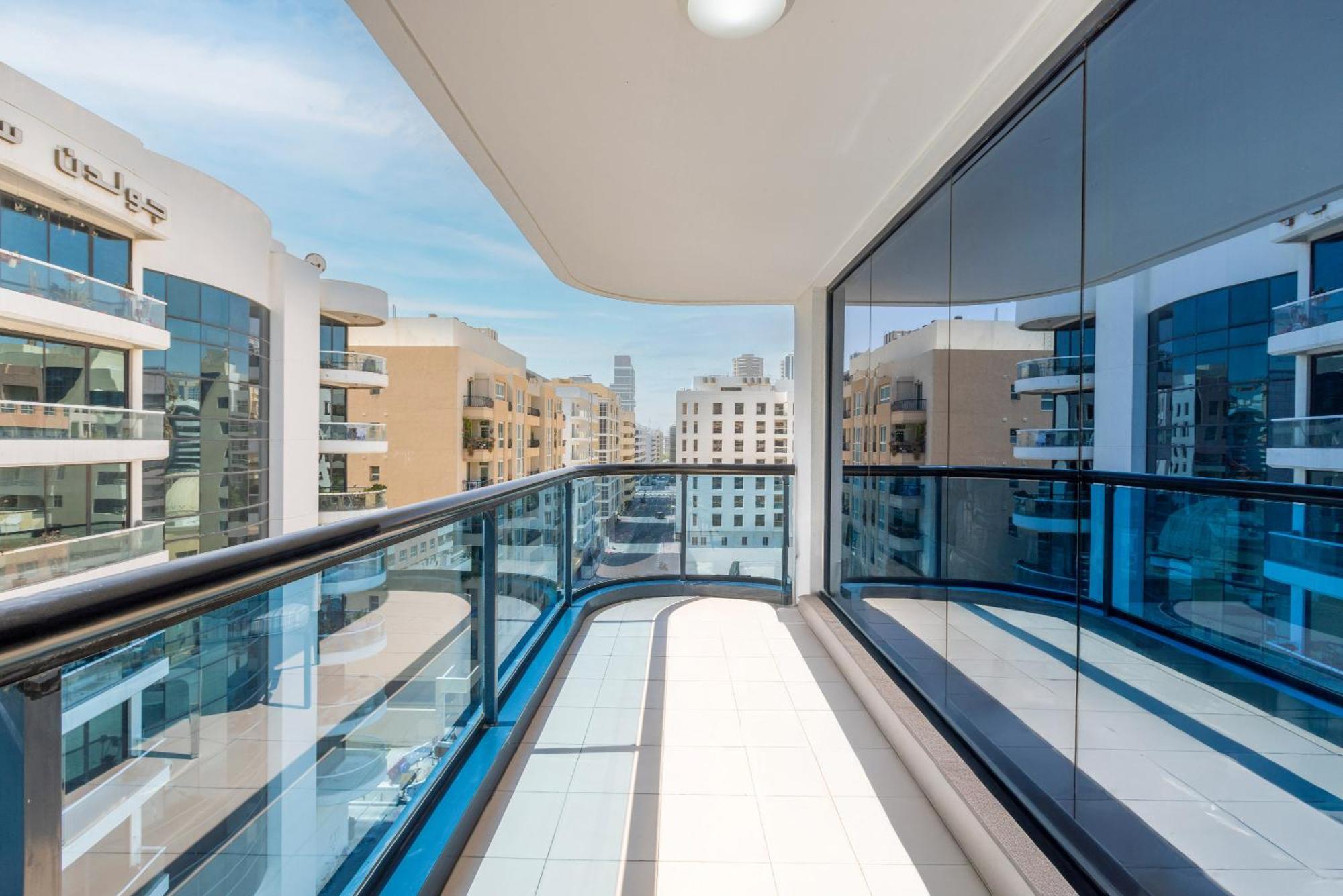 Golden Sands Suites ドバイ エクステリア 写真
