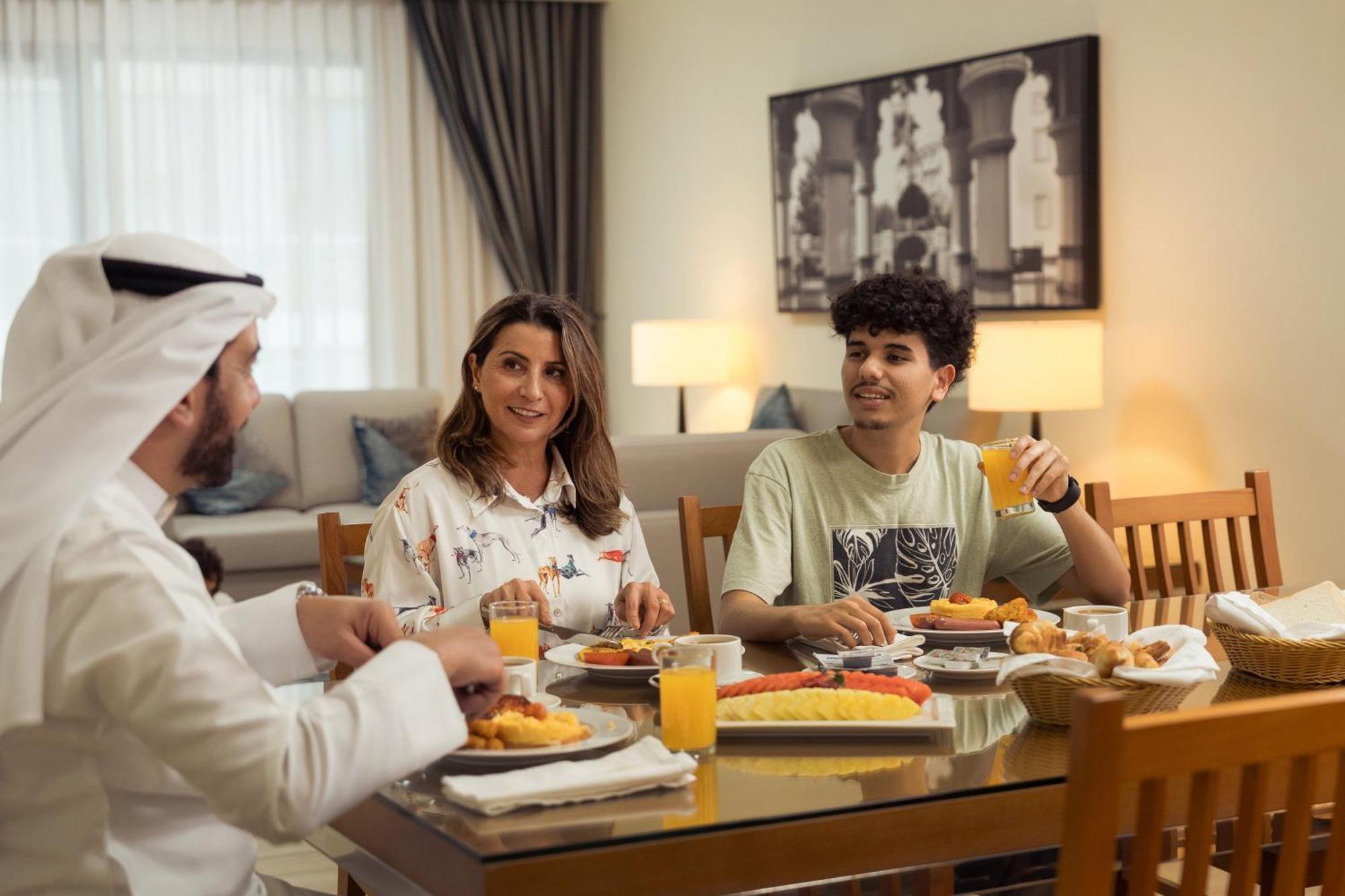 Golden Sands Suites ドバイ エクステリア 写真
