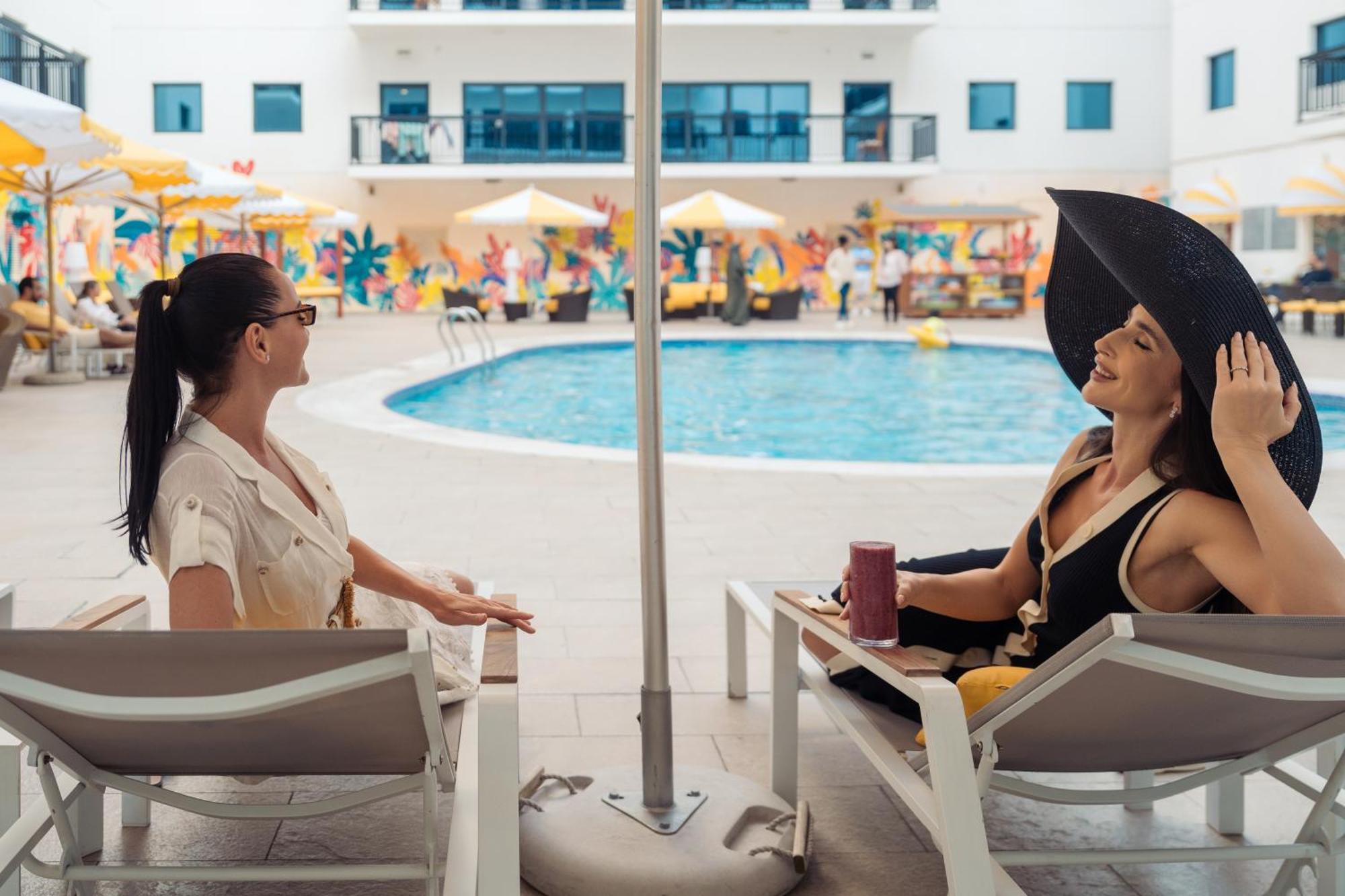 Golden Sands Suites ドバイ エクステリア 写真